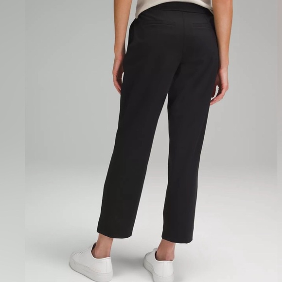Lululemon Tapered-Leg Mid-Rise Pant 7/8 Length *Luxtreme
Black sz s - Picture 1 of 4